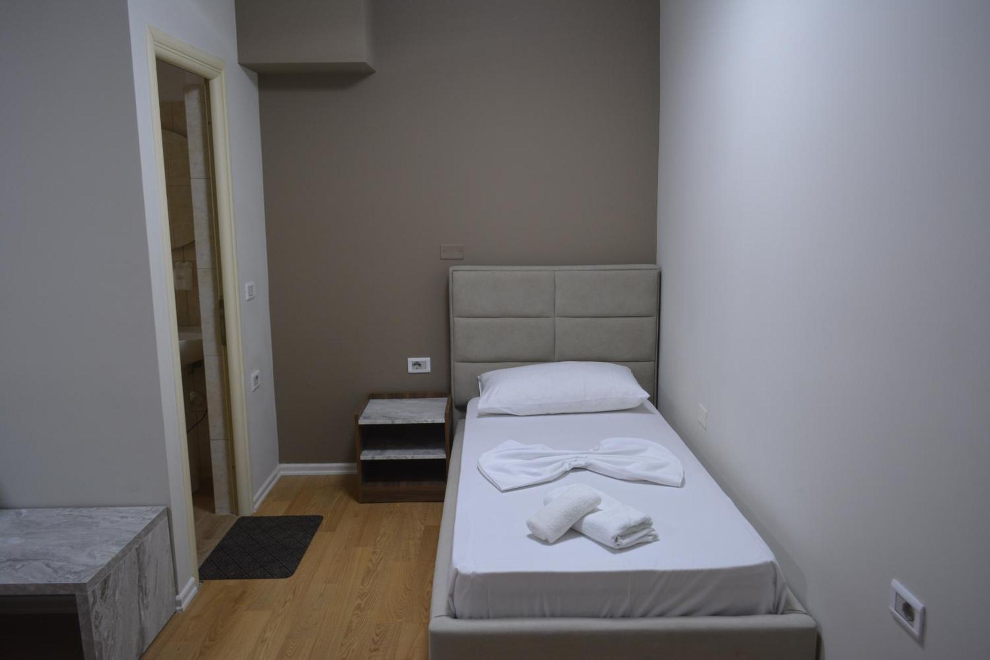 Hotel Her Vlorë Εξωτερικό φωτογραφία