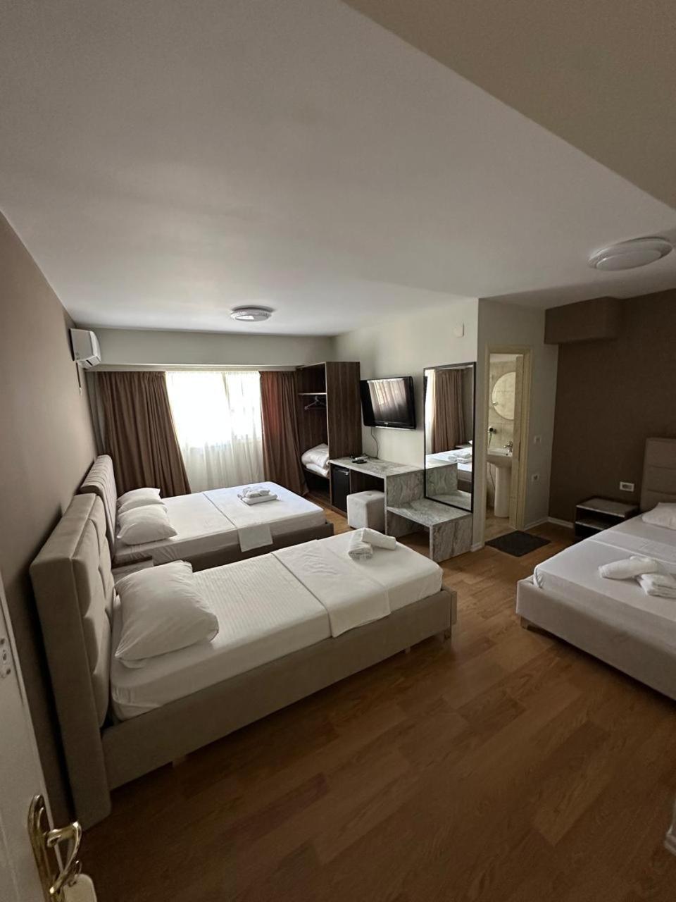 Hotel Her Vlorë Εξωτερικό φωτογραφία