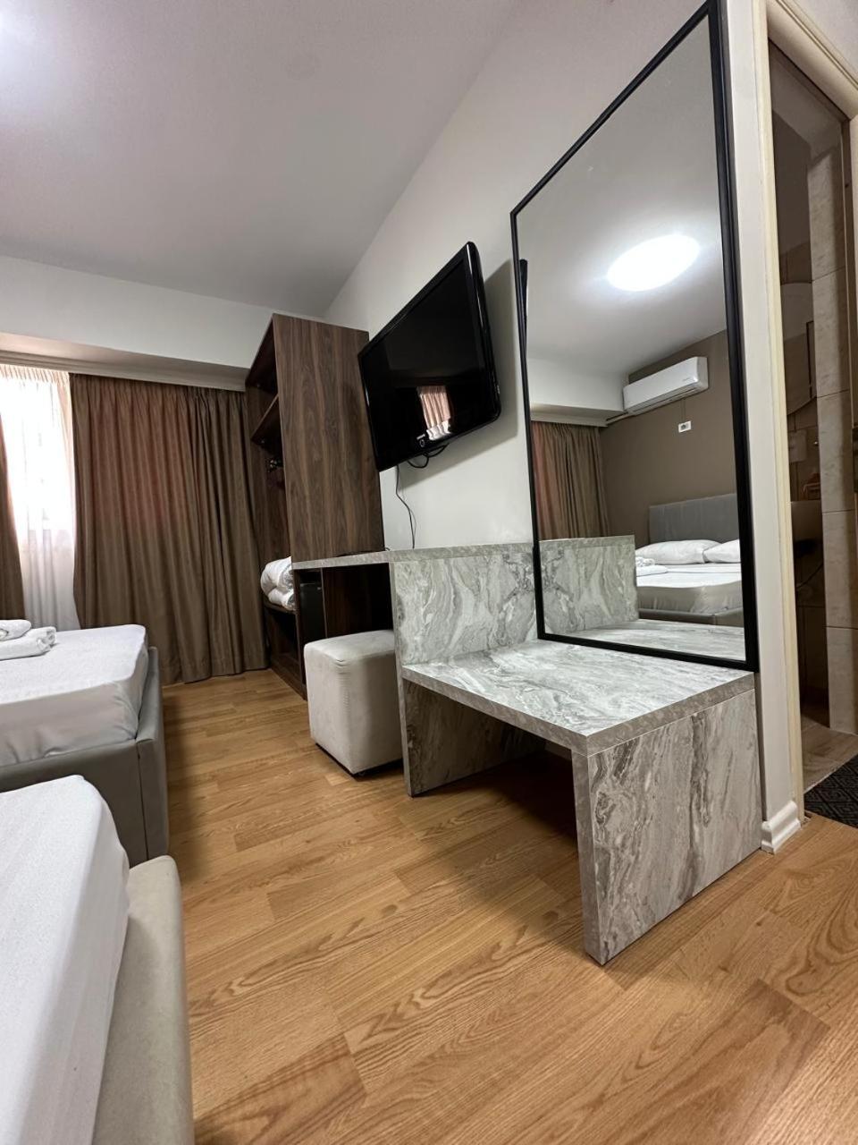 Hotel Her Vlorë Εξωτερικό φωτογραφία
