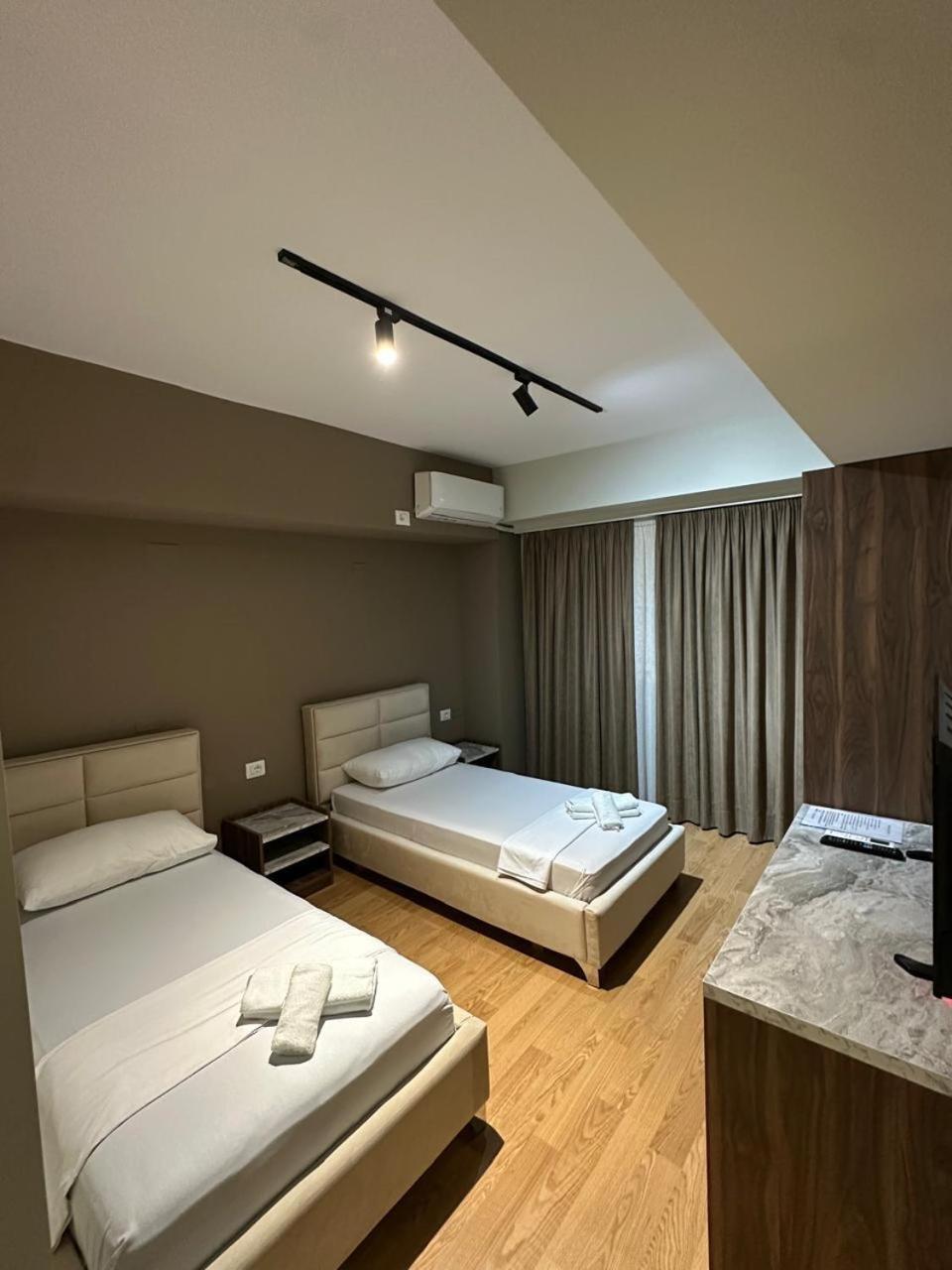 Hotel Her Vlorë Εξωτερικό φωτογραφία