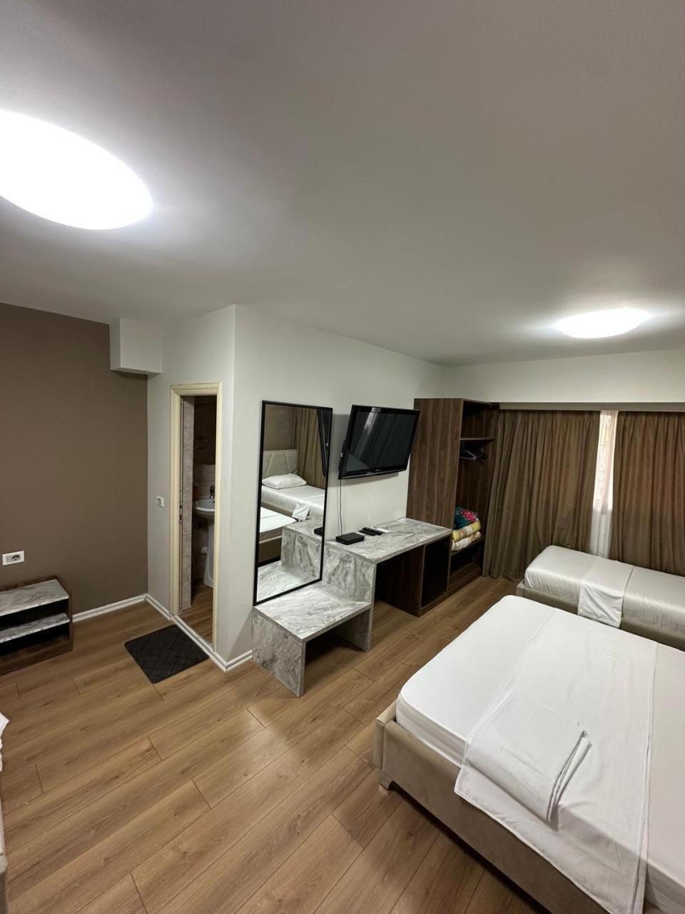 Hotel Her Vlorë Εξωτερικό φωτογραφία