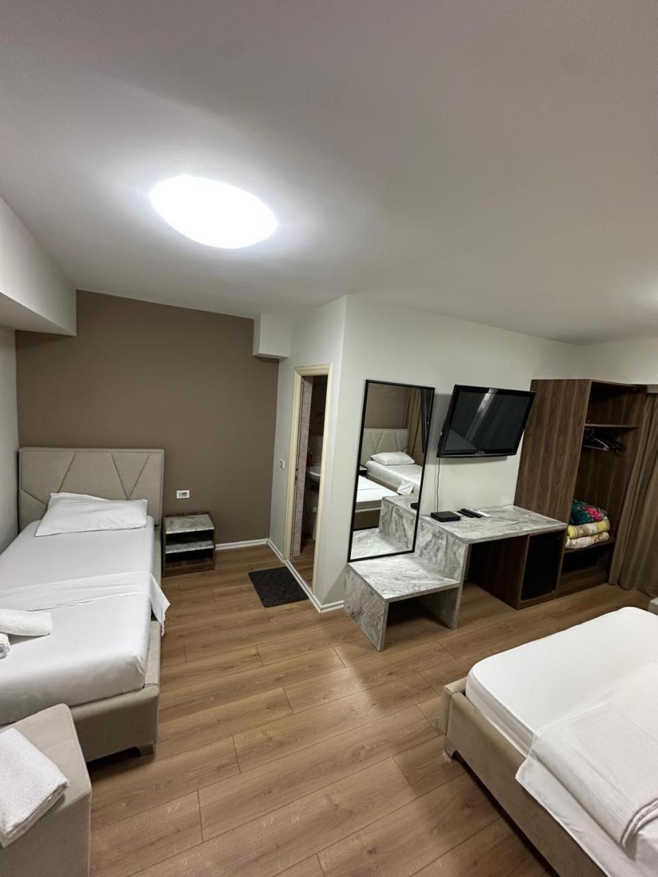 Hotel Her Vlorë Εξωτερικό φωτογραφία